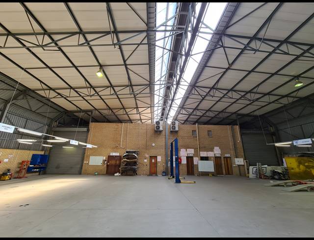 1,414M² WAREHOUSE TO LET IN MEADOWDALE